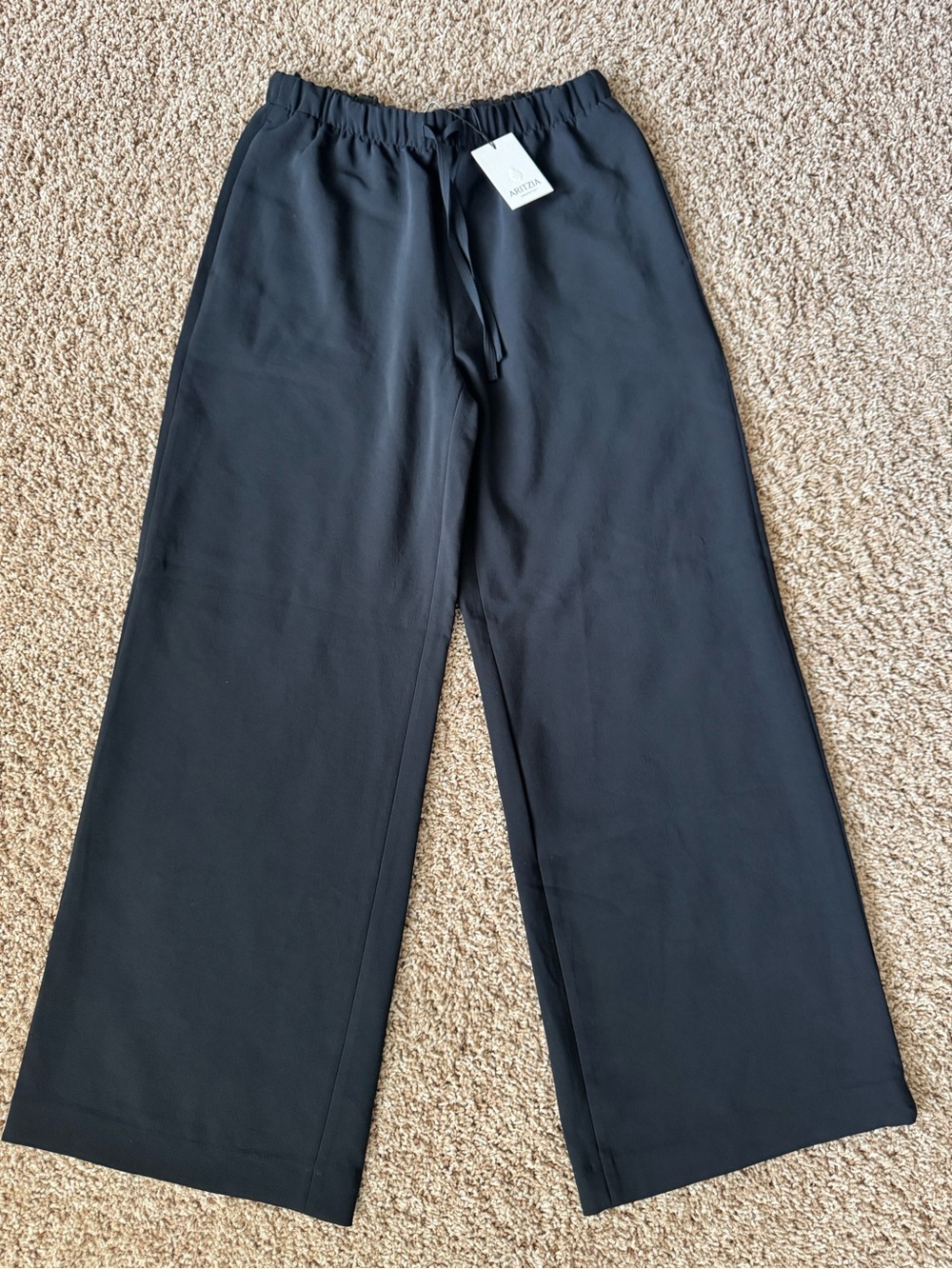 NWT Aritzia Lodge Pant Crepette Black M Regular